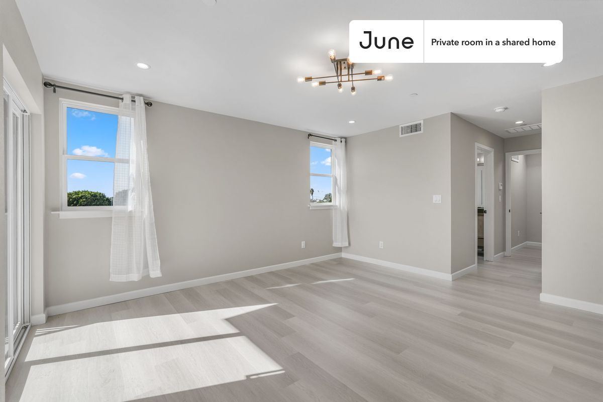 Building Photo - Room in Shared 5 bed/5 bath home