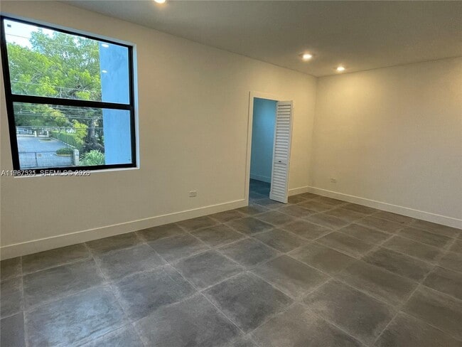 Building Photo - 2737 SW 2nd St