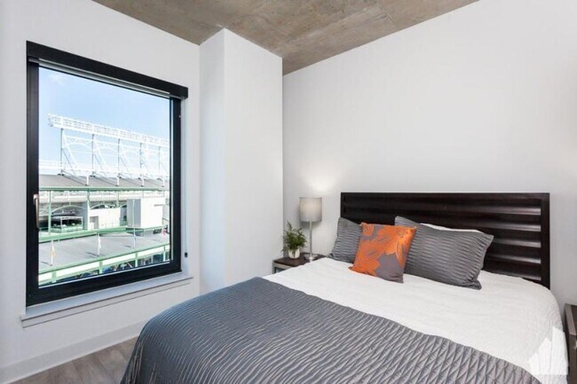 Building Photo - 2 bedroom in CHICAGO IL 60613
