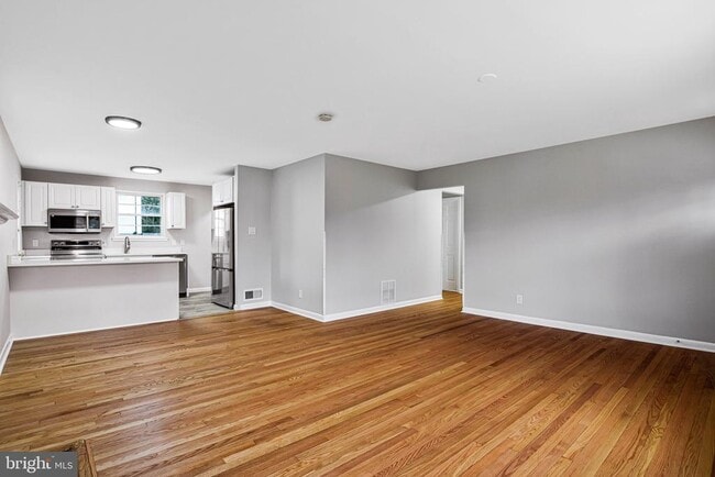 Building Photo - 617 N Wakefield St