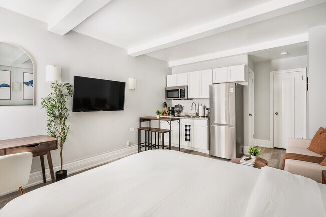 Building Photo - 234 W 73rd St