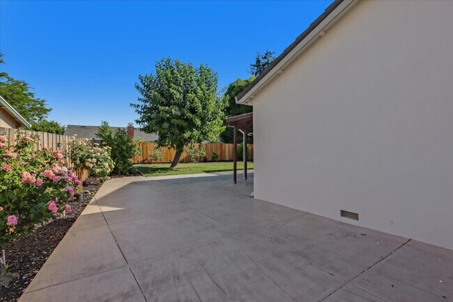 Building Photo - 2916 Biddleford Dr