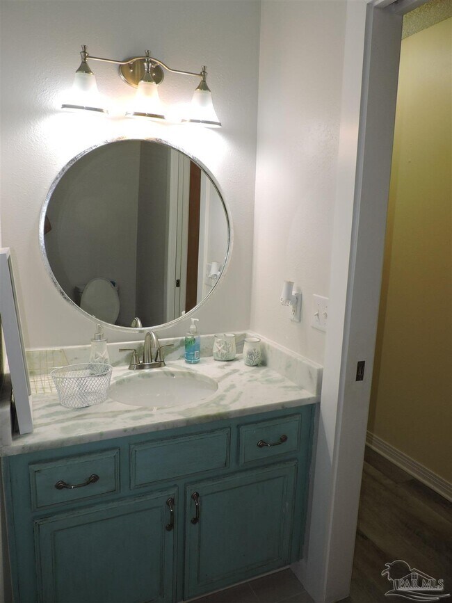 Building Photo - 12134 Longwood Dr