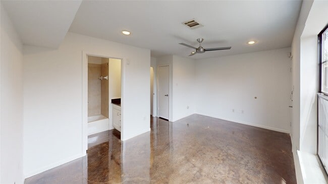 Building Photo - 310 S Jensen Dr