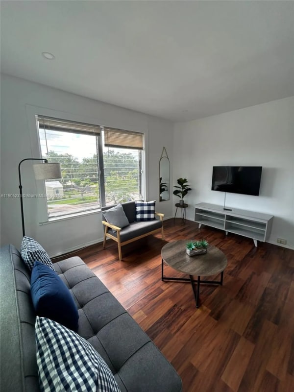 Building Photo - 444 Ponce de Leon