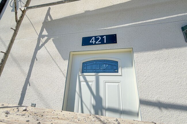 Building Photo - 423 E 31st St