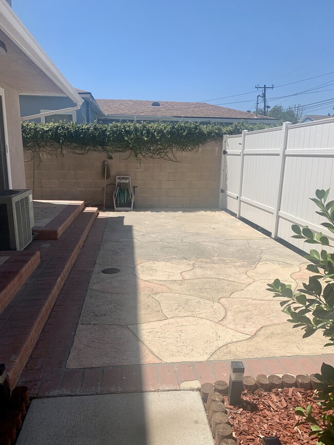 Private small paved yard - 7957 5th St