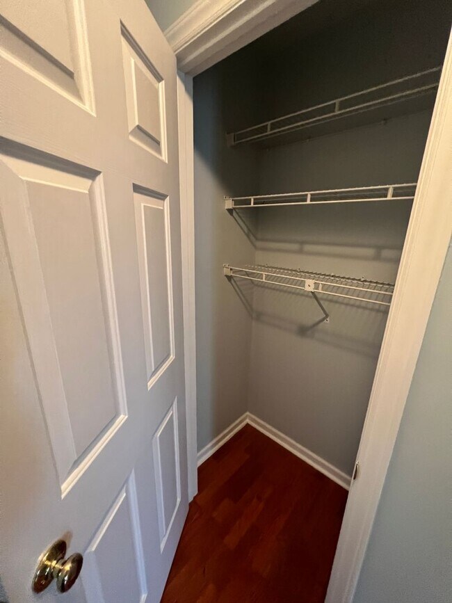 Building Photo - Welcome to this charming 3-bedroom, 2-bathroom home located in the desirable Ogden area of Whitne...