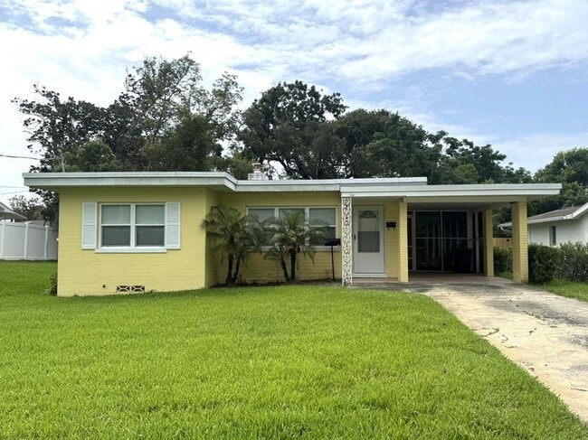 Primary Photo - Adorable Beachside Bungalow