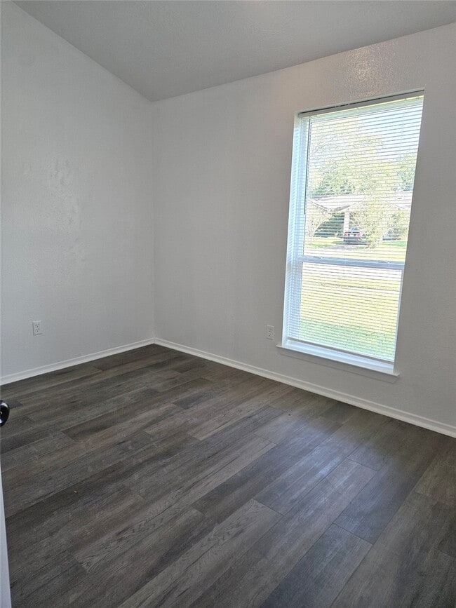 Building Photo - 2513 Knoxville Dr