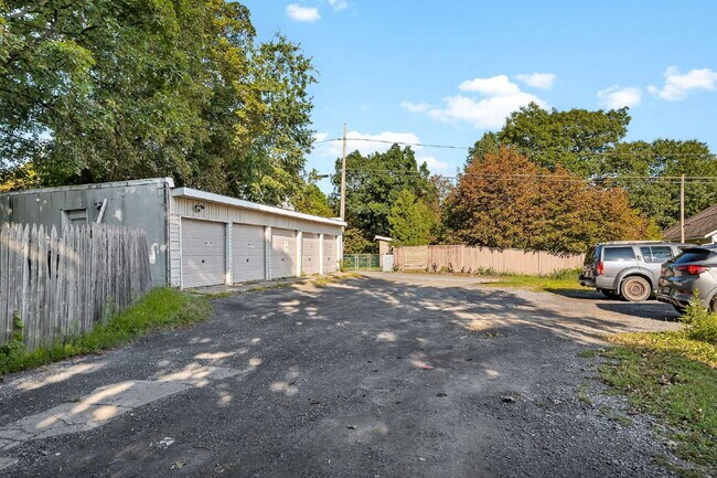 Building Photo - "Charming 3-Bed Oasis at 57 1/2 Saratoga Ave – Spacious 1250 Sq Ft in Waterford, NY!"