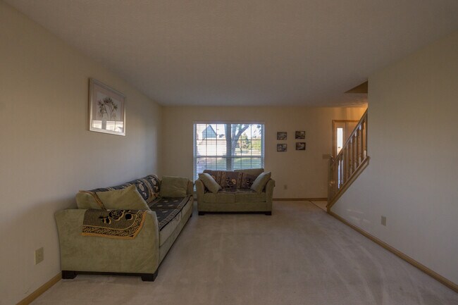 Building Photo - 6657 Delburn Ct