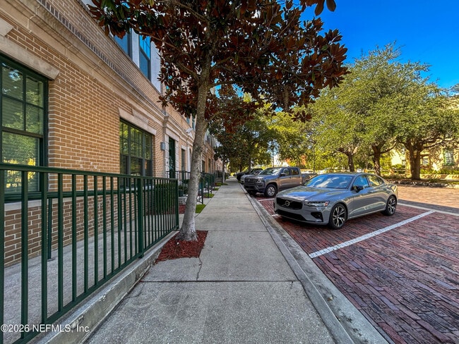 Building Photo - 1661 Riverside Ave