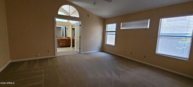Building Photo - 2838 E Calavar Rd