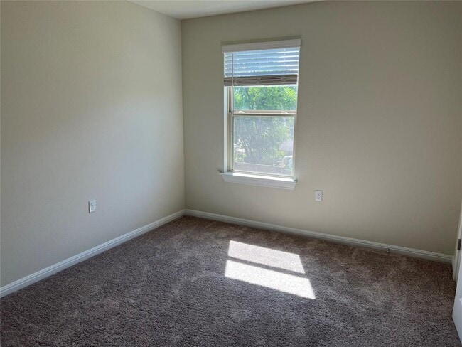 Building Photo - 6817 Ellsworth Walk