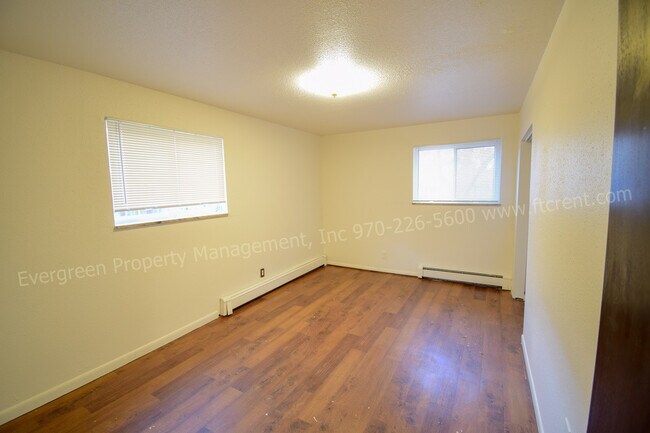 Building Photo - 915 James Ct