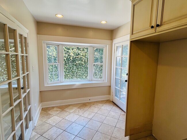 Building Photo - 13733 Franklin St