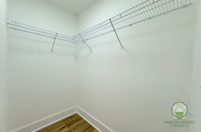 Building Photo - 7 Robin Hood Rd