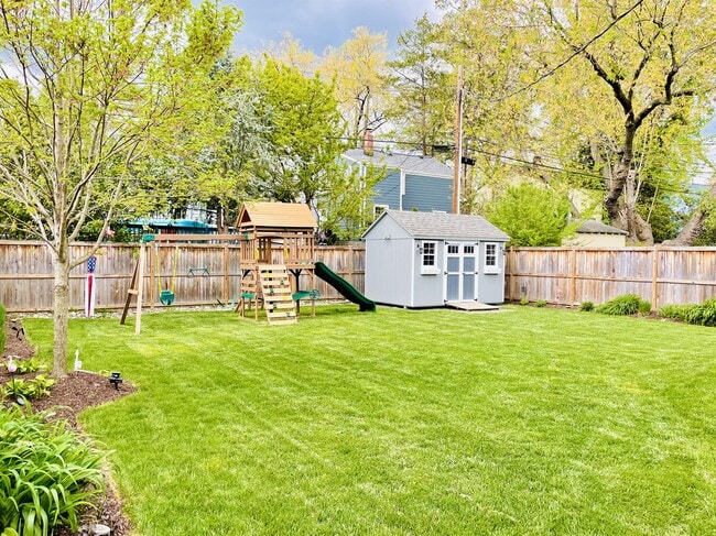 Building Photo - 2902 Meadow Ln