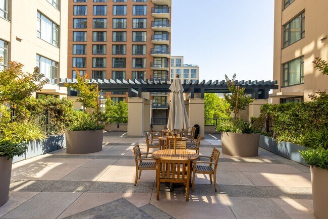 Building Photo - 530 K St