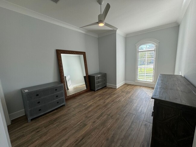 Building Photo - Grand Point East - 4 Bedroom, 3 Bathroom w...