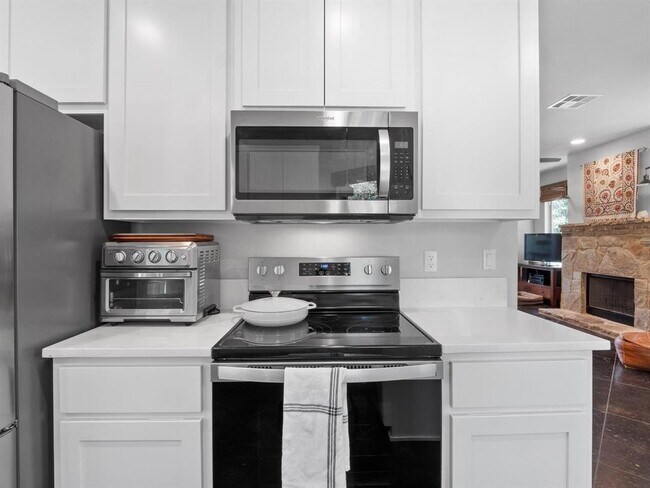 Building Photo - 10103 Twin Lake Loop