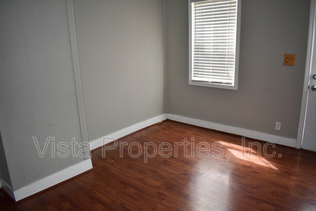 Building Photo - 745 Vine St
