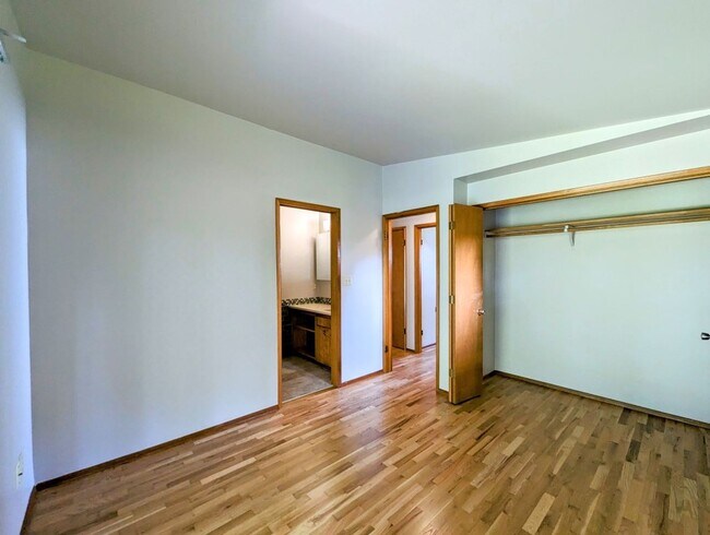 Building Photo - 3Bd/1.5Ba Kenmore House