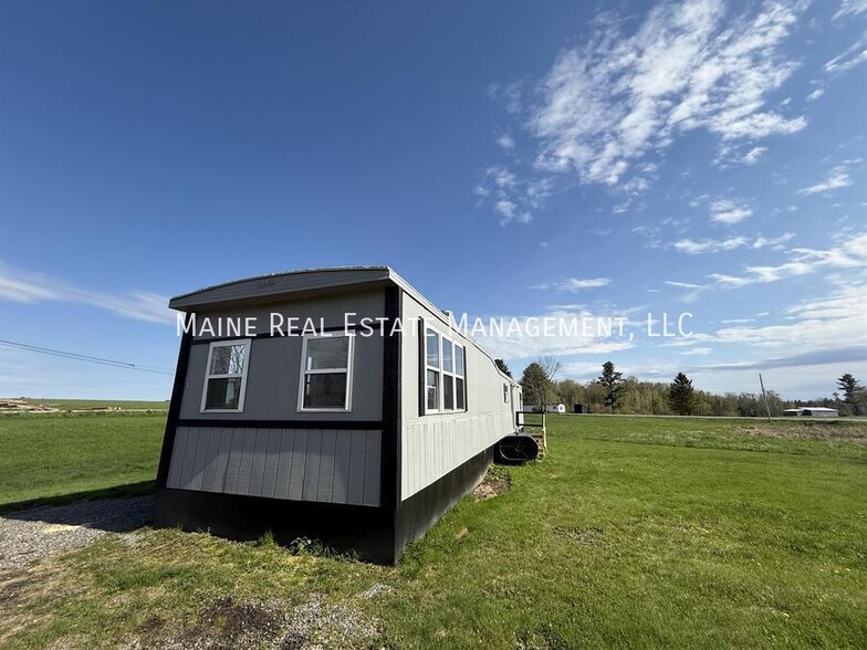 Building Photo - 4 Hall Dr