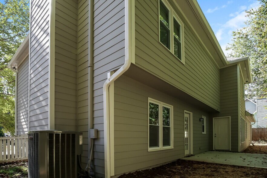 Building Photo - 1448 Christiana Dr