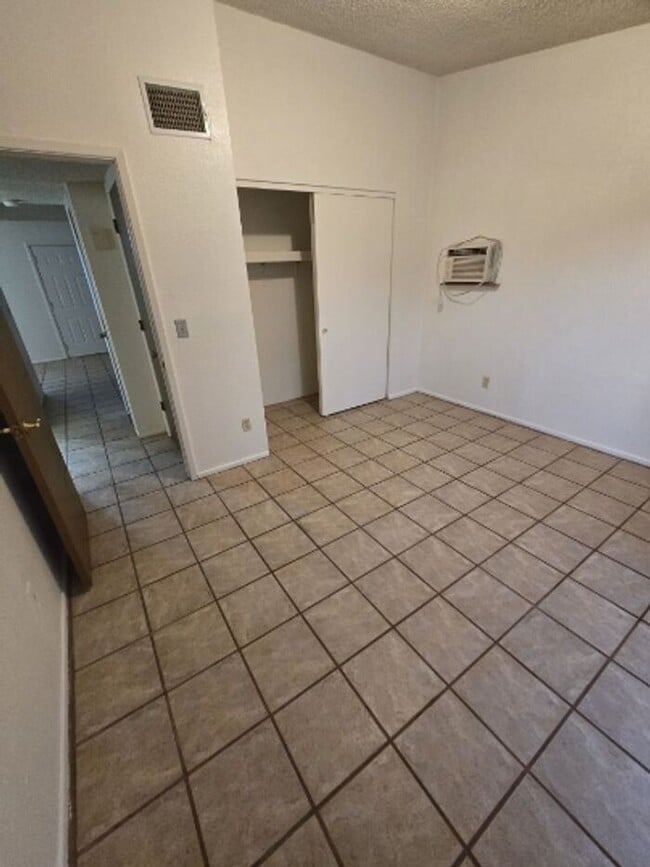 Building Photo - TRIPLEX 2BD/1BA COMING SOON!!! SPACIOUS BACKYARD!!