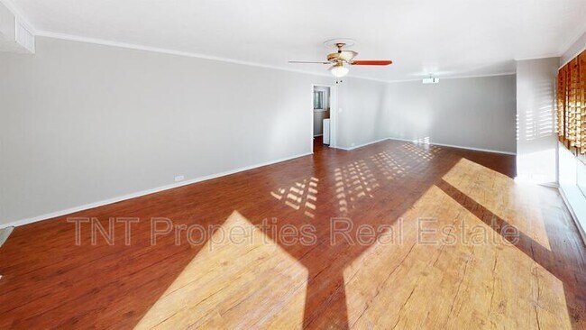 Building Photo - 1102 S Magnolia St