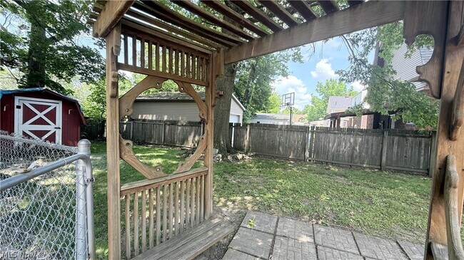 Building Photo - 592 Lindell St