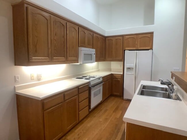 Building Photo - Three bedroom home in gated Alder Creek Community! | Available December