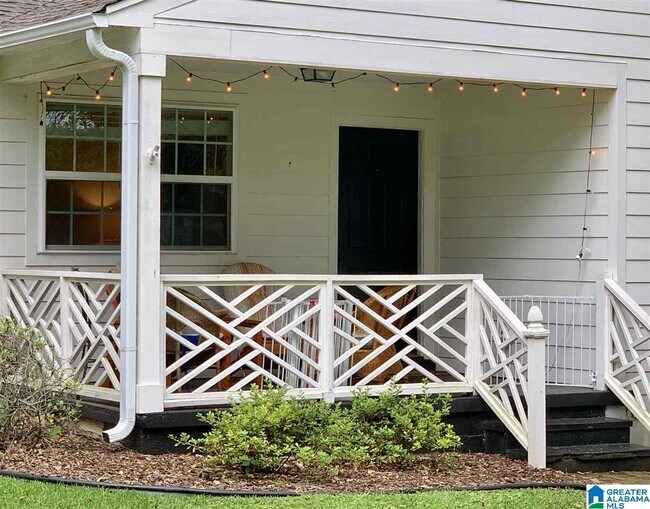 Building Photo - 808 Kingsbury Ave