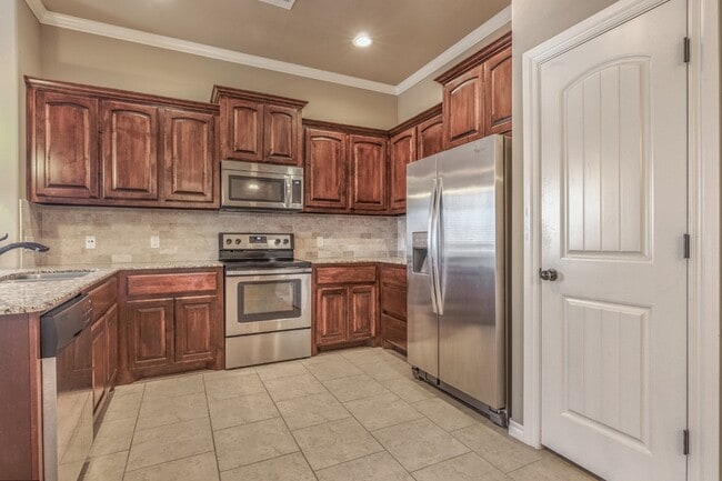 Building Photo - 15900 Cantera Creek Dr
