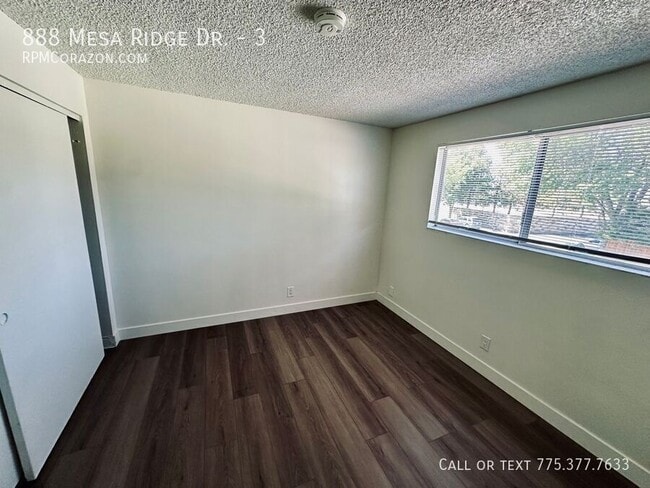 Building Photo - 888 Mesa Ridge Dr