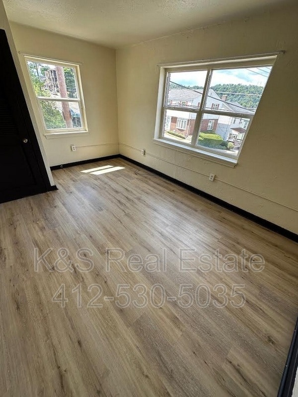 Building Photo - 144-144 W 9th Ave