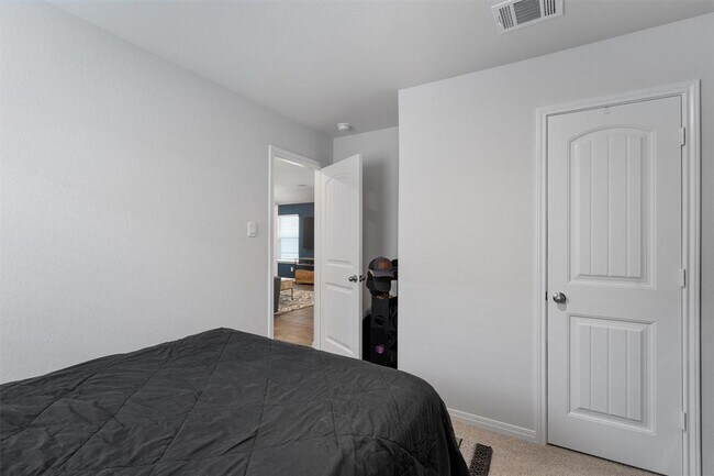Building Photo - 318 Evergreen Sumac Lp