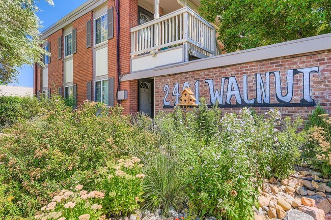 Building Photo - Cozy 2 bed/1 bath in Central Boulder with ...