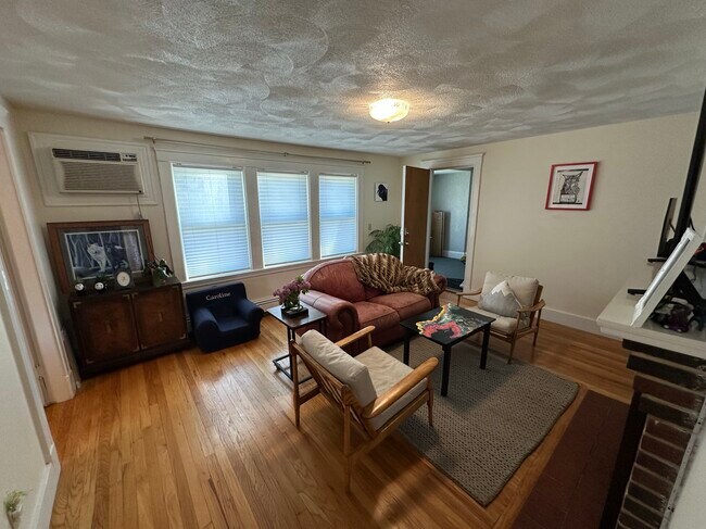 Building Photo - 1145 Boylston St