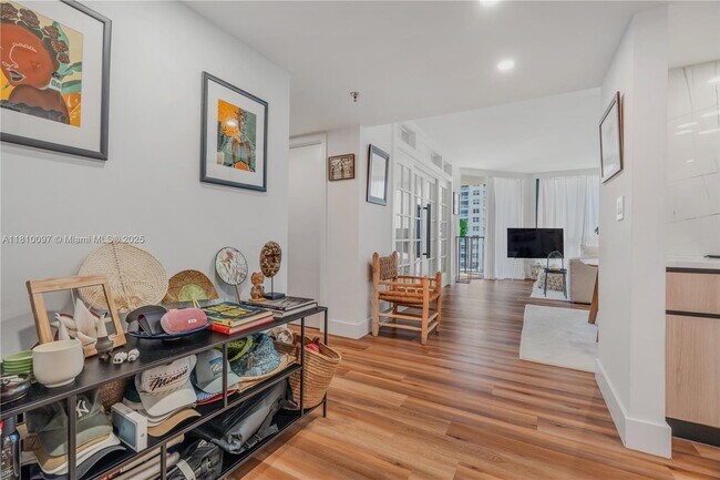Building Photo - 520 Brickell Key Dr