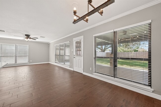 Building Photo - 1720 Old Creek Dr