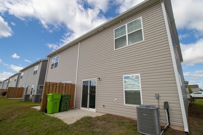 Building Photo - New 3-Bed, 2.5-Bath Home in Hopkins with M...