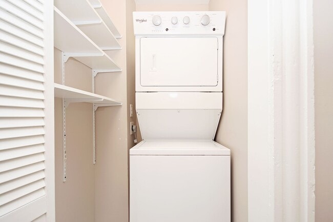 Building Photo - Charming Dog-Friendly Downtown Home Near UVA Medical Center