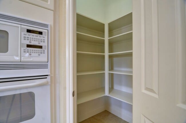 Building Photo - Immaculate Home off of Shepherd & Locan