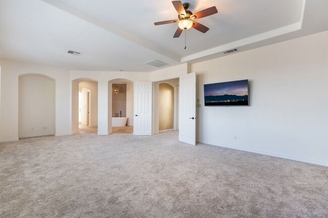 Building Photo - Queensridge Beauty - 5 bedroom on a 1/4+ acre lot