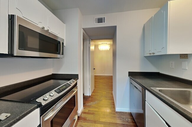 Building Photo - 505 Westcott St