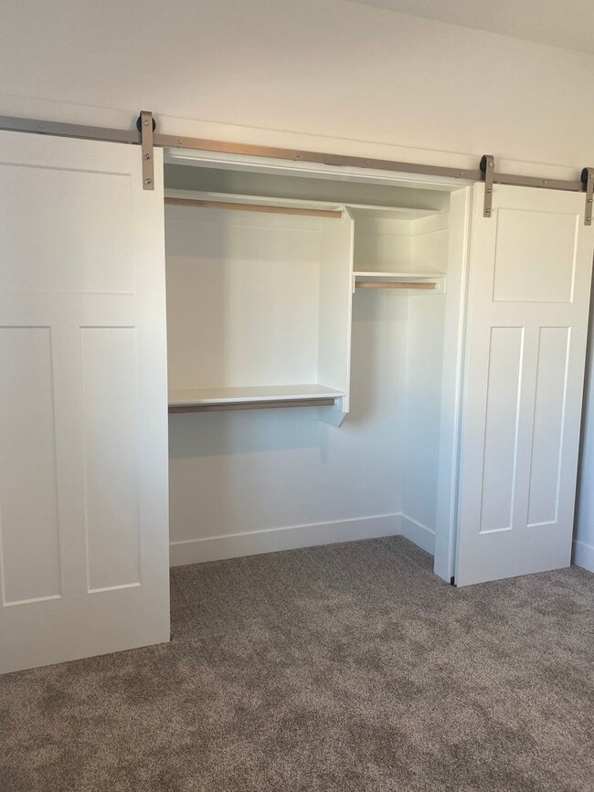 Building Photo - 3 BED, 2.5 BATH TOWNHOME IN SUGAR CITY WITH THE HOA and INTERNET INCLUDED!!