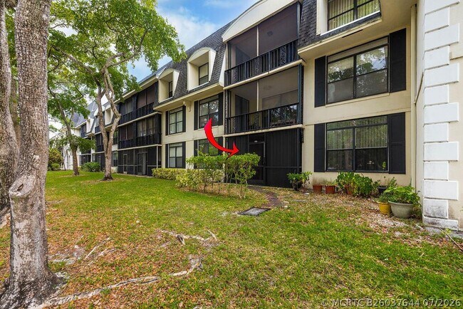 Building Photo - 3680 Inverrary Dr